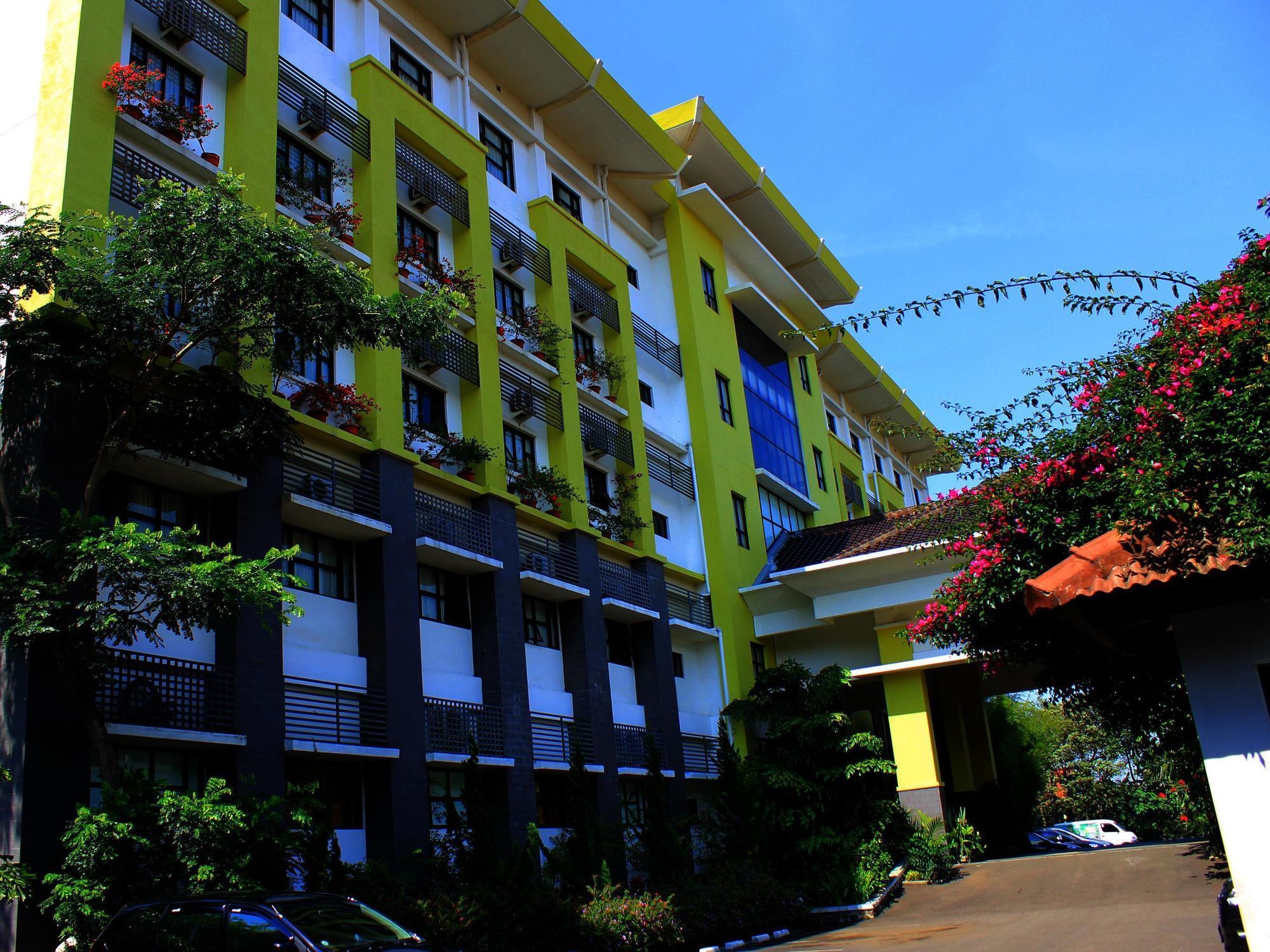 Capital O 1010 Isola Resort Bandung Eksteriør bilde